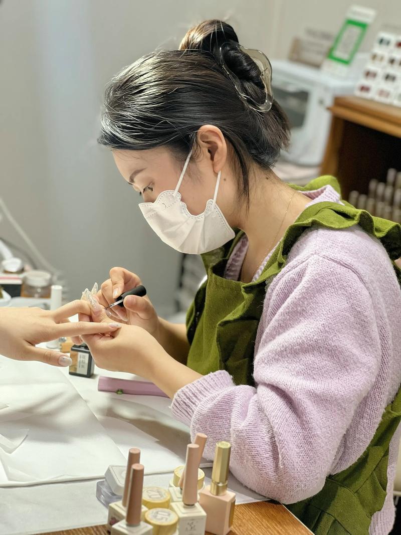 甲油胶：从初学者到高手的彩绘艺术